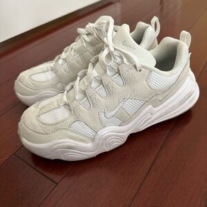 Nike Tech Hera Sneaker